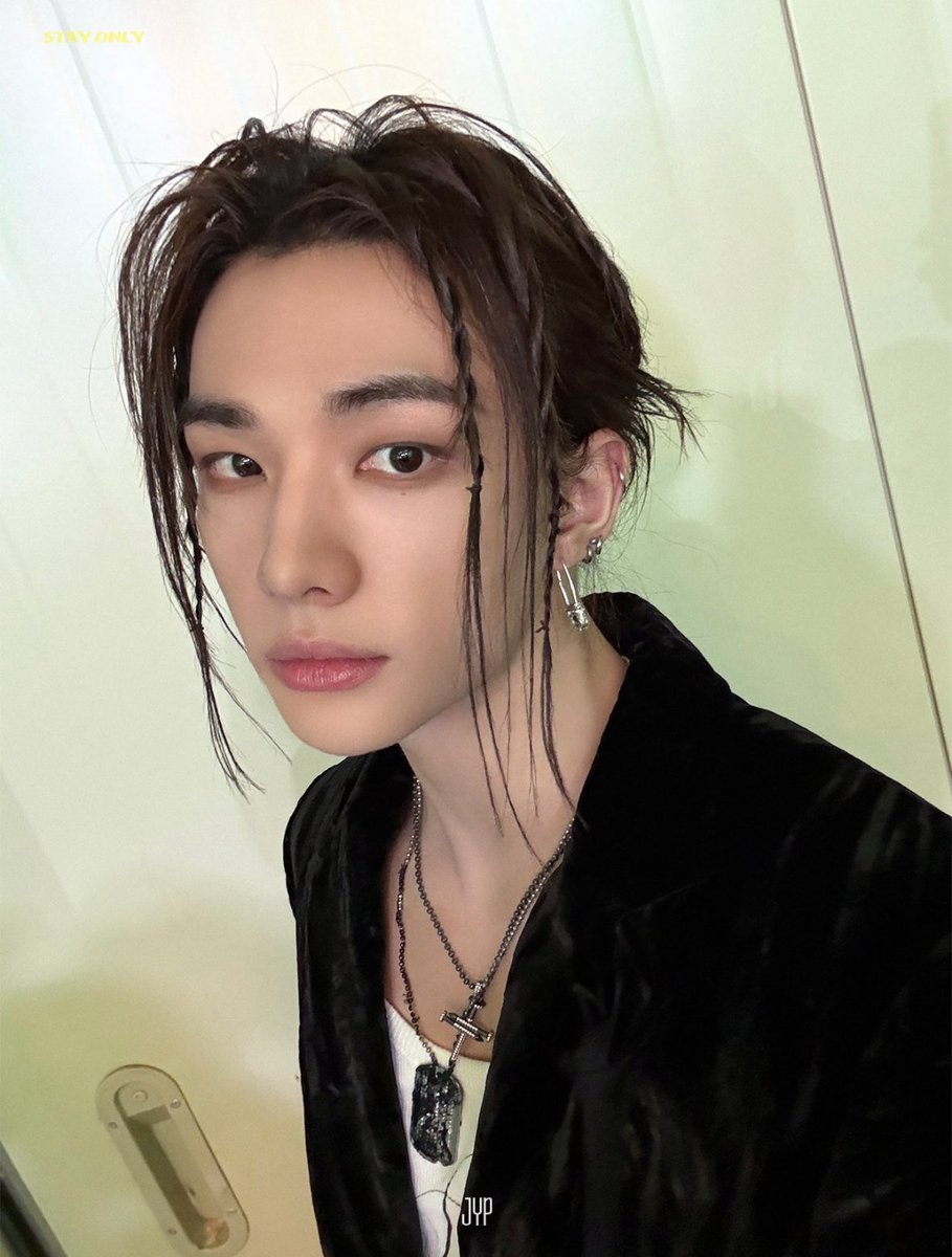 hyunjinpost's tweet photo. fans update https://t.co/2TEkXblMQ6