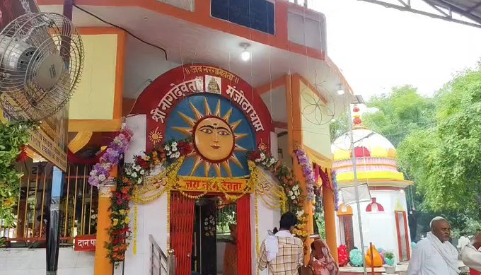 BBKNews's tweet photo. बाराबंकी में गुरु पूर्णिमा को आज मंजीठा में भव्य  नाग देवता मेला, आसपास के जिलों से लोग चढ़ाते है दूध और जल, मान्यता है कि मंदिर में आज के दिन पूजा करने से सर्प भय समाप्त होता है और मनोकामना पूरी होती है https://t.co/VmYvyoV4GO