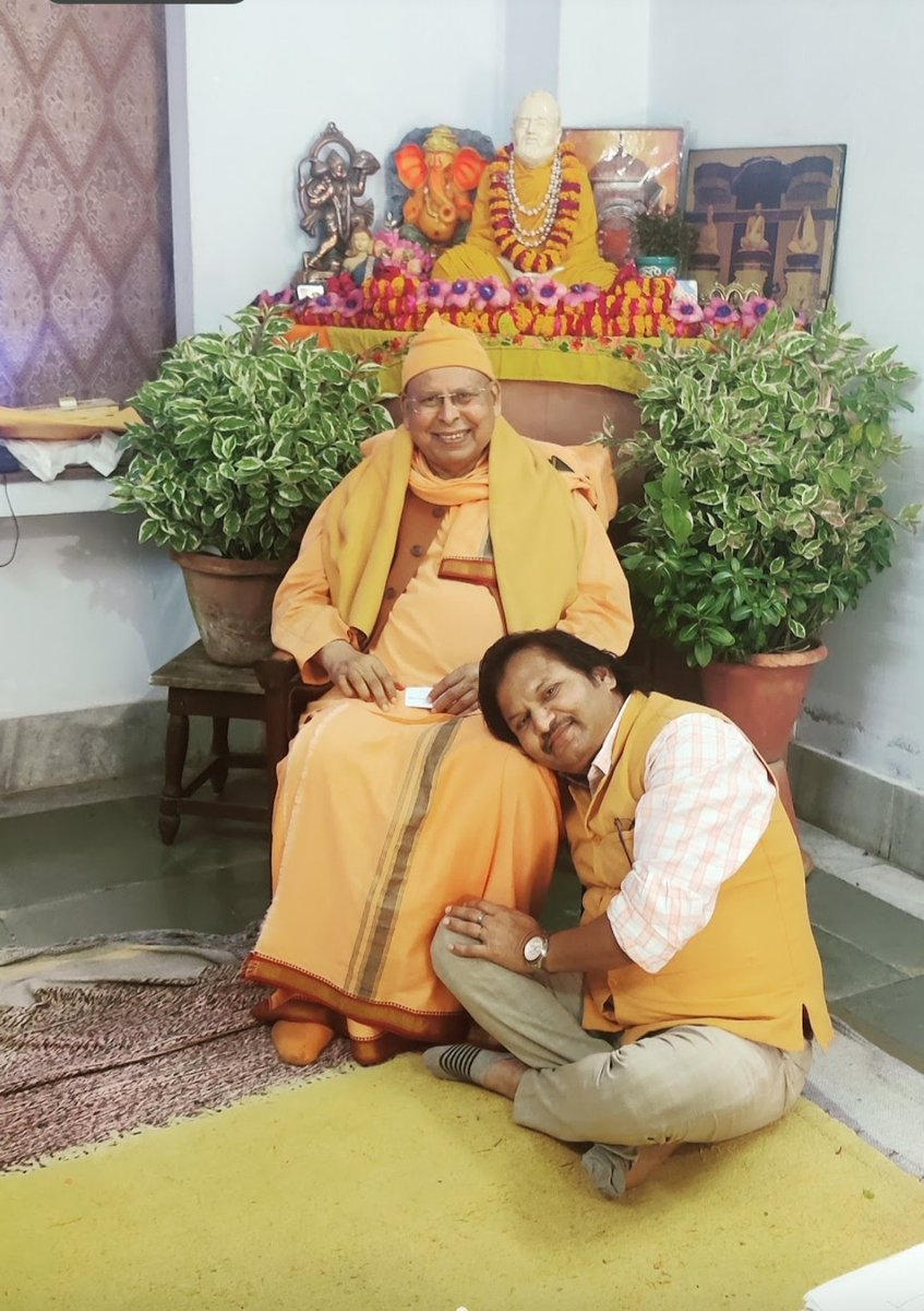 om67prakash's tweet photo. गुरु गोविंद दोऊ खड़े काके लागूं पाएं, बलिहारी गुरु आपने जिन गोविंद दिवो है मिलाय! https://t.co/WWdHvqlRJE