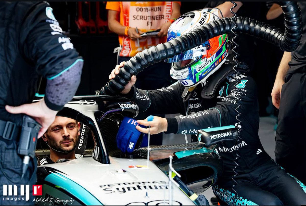 avenooir's tweet photo. A photographer shared a lovely moment of kimi and his mechanic where he, all suited up, waited for his mechanic to do final check in his driver seat and directed the cooling tube to the mechanic to keep him cool. Kimi even gave his gloves for the mechanic to use

[Ig: mgr_images] https://t.co/mLInMse79H