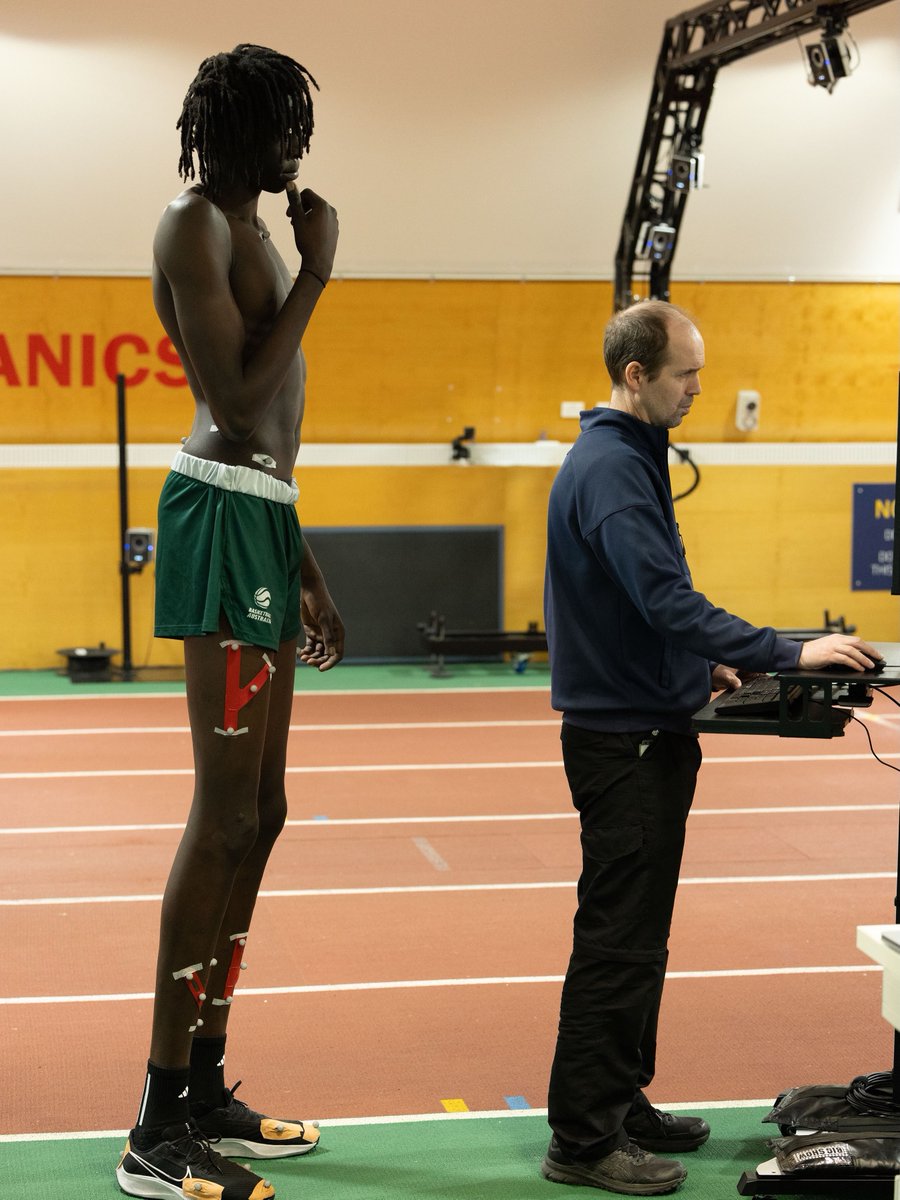 bosunatiklama's tweet photo. Sudan asıllı 18 yaşındaki basketbolcu Jongkuch'un 2.29'luk boyu: https://t.co/5aMkFLSB9g