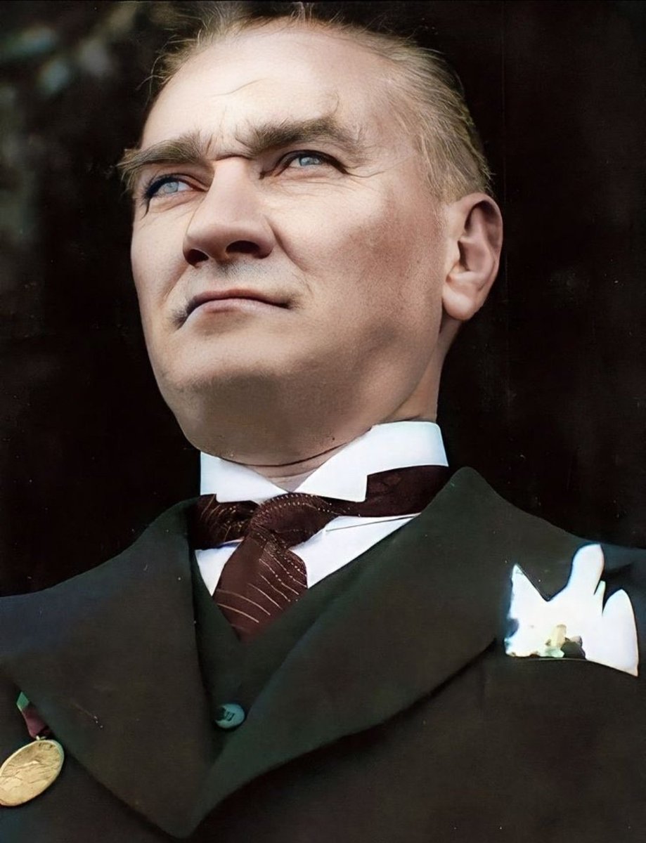 AyAtaTurk's tweet photo. .   Atatürk Diyor ki;

 “Biz doğrudan doğruya milliyetçiyiz ve Türk milliyetçisiyiz; Cumhuriyetimizin dayanağı Türk topluluğudur.
  Bu topluluğun bireyleri ne kadar Türk kültürüyle dolu olursa, o topluluğa dayanan cumhuriyet de o kadar kuvvetli olur.”

~  #MustafaKemalATATÜRK https://t.co/SRH5iHwy98
