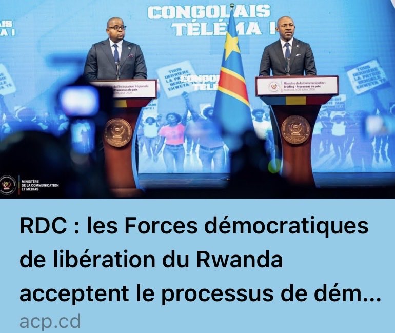 JF_LE_DRIAN's tweet photo. Les FDLR figurent parmi les principaux prétextes brandis par le Rwanda pour justifier sa présence militaire et son soutien à des groupes armés dans l’est de la République démocratique du Congo.

Ce groupe, estimé entre 1 500 et 3 500 combattants selon les périodes, compterait quelques dizaines de personnes ayant participé, directement au génocide de 1994.

Compte tenu de l’âge des combattants actuels, la grande majorité d’entre eux n’avait tout simplement pas l’âge de prendre part aux massacres de 1994. 

Les quelques dizaines de survivants de la génération des génocidaires, lorsqu’ils sont encore présents, ne constituent plus le cœur opérationnel du groupe. 

Leur influence réelle doit être relativisée.

Plus fondamentalement, la notion d’« idéologie génocidaire » apparaît elle-même comme un concept creux et instrumentalisé. 

Comme l’a montré Scott Straus, les actes des perpétrateurs ne s’expliquent pas par l’adhésion à une idéologie cohérente et déterminante. 

Ils relèvent plutôt d’une peur exacerbée, d’un conditionnement par le sentiment d’insécurité ontologique, de contraintes sociales et de pressions locales exercées par des extrémistes.

L’étude des procés Gacaca démontre que l'idéologie du génocide fonctionne comme une invention quasi magique : une essence invisible que l’on prétend détecter à travers une parole isolée, une altercation, une célébration ou un geste anodin. 

C’est précisément ce mécanisme qui a permis aux gacaca d’élargir à l’infini le cercle des personnes condamnées. 

Il s’agit d’un outil de jugement divinatoire plus que d’une catégorie analytique rigoureuse. 

Il est temps de l’abandonner.

Ce qui s’est produit en 1994 n’est pas le produit d’une idéologie génocidaire au vrai sens du terme. 

C’est le résultat d’une stratégie morbide délibérément choisie par les extrémistes : assimiler l’ensemble de la population civile tutsi aux combattants tutsi venus d’Ouganda. 

Ces combattants tutsi pour l'immense majorité ayant été, en toute logique, définis comme l’ennemi, la population civile tutsi fut placée de manière odieuse et criminelle dans la même catégorie. 

L’ordre fut alors donné – comme suite directe de l’assassinat de celui que beaucoup de Hutu appelaient « papa » – d’anéantir la catégorie « ennemi », malheureusement en y comprenant les civils tutsi. 

Cette stratégie, détestable et criminelle, fut bien une stratégie morbide, mais non une idéologie.

Aujourd’hui, les FDLR se comportent, pour l’essentiel, comme la plupart des groupes armés de l’est du Congo : ils saisissent les opportunités économiques et militaires qui se présentent. 

Ils agissent également comme des groupes d’autodéfense visant à protéger des communautés hutu confrontées aux exactions de groupes armés tutsi, notamment le M23 ou placés sous commandement tutsi. 

Cette réalité a été dramatiquement illustrée en juillet 2025, lorsque plus de 319 paysans – majoritairement des agriculteurs locaux – ont été lâchement massacrés par des combattants du M23, soutenus selon l’ONU par des éléments des forces rwandaises, dans le territoire de Rutshuru.

Dans ce contexte, la démobilisation des FDLR constitue une très bonne chose. 

Il faudrait même aller plus loin. 

Pour tous ceux qui n’ont donc aucun lien personnel avec le génocide de 1994 –, on pourrait envisager, sur la base du volontariat et après un module de plusieurs mois de formation intensive (notamment au vivre-ensemble, aux manipulations autour des identités, à la diversité des points de vue sur l’histoire des Grands Lacs, à la citoyenneté congolaise et au respect des droits humains), leur incorporation éventuelle dans les Forces armées de la République démocratique du Congo.

Une telle mesure permettrait de transformer une page douloureuse en opportunité de reconstruction, de sortir ces jeunes de la logique de la brousse, de les intégrer et d'éliminer une fois pour toute un prétexte utilisé par Kigali pour piller, tuer et violer au Kivu.