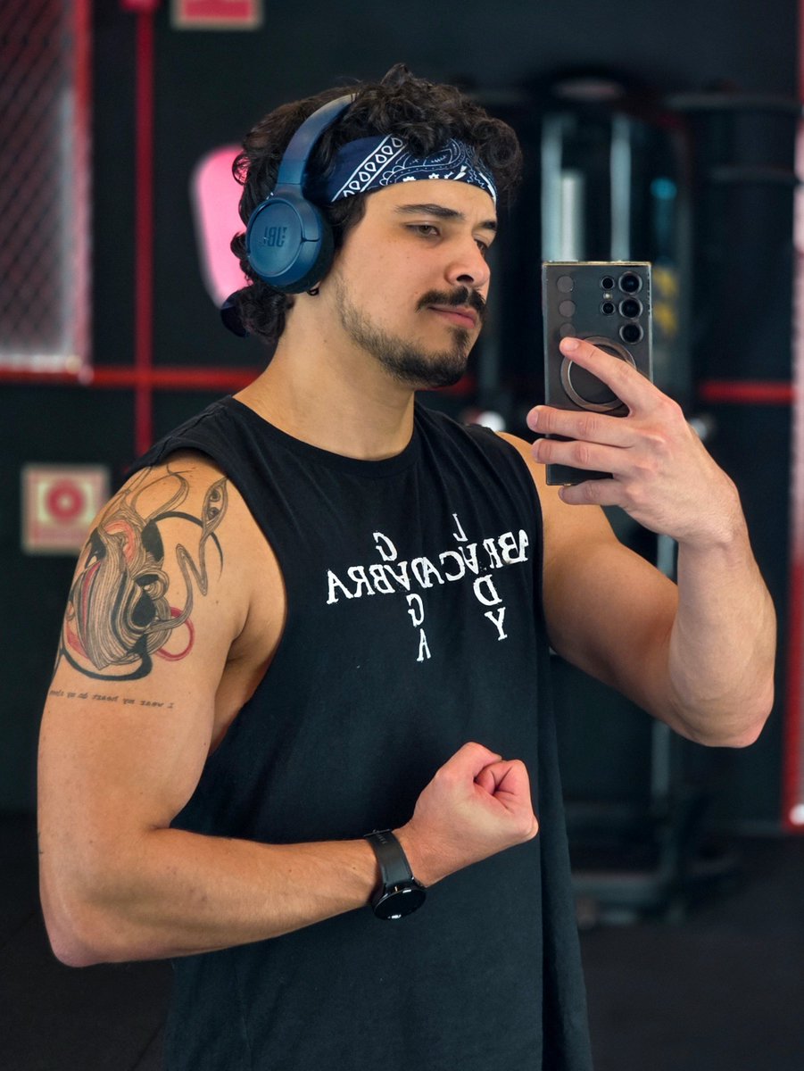 JuniorGaz's tweet photo. eu tenho uma tatuagem que diz literalmente que não escondo meus sentimentos... vou fazer o que 🫀 https://t.co/St8OOAdt0X