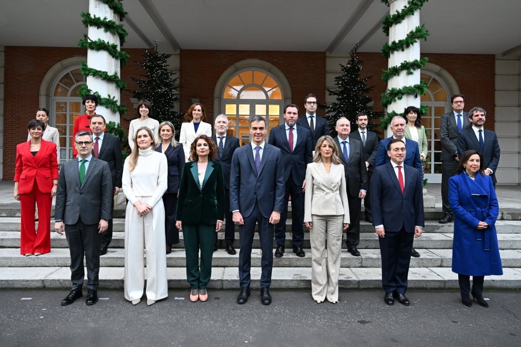guidoprincesa's tweet photo. Hola, @sanchezcastejon. La historia te recordará por esto:

1- Beneficiar a terroristas.
2- Excarcelar a violadores.
3- Indultar a corruptos.
4- Amnistiar a golpistas.
5- Tener a todo tu entorno político y familiar implicado en causas criminales. https://t.co/CsbB4rfobE