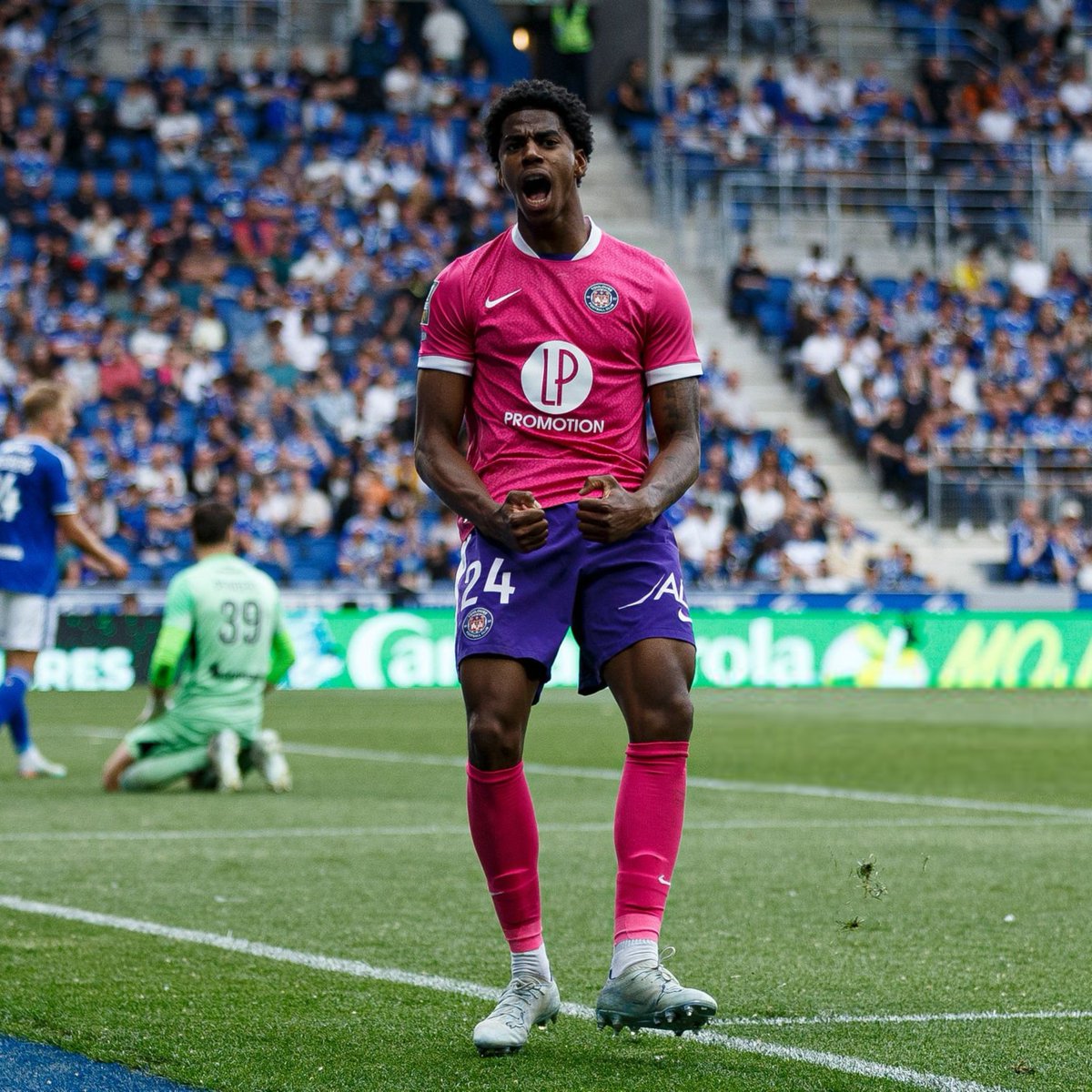 ActuL1_'s tweet photo. 🚨 LE PLAN DE DAYANN METHALIE 🇫🇷 POUR ATTEINDRE LES BLEUS ! 👀🇫🇷

S'il est séduit par Sunderland, c'est pour une raison précise : le duo francophone Le Bris - Ghisolfi et la promesse de temps de jeu outre-Manche.

Son but ultime ? S'imposer dans un championnat très exigeant pour viser l'Équipe de France, où la place de latéral gauche est totalement à prendre.

(@lequipe)