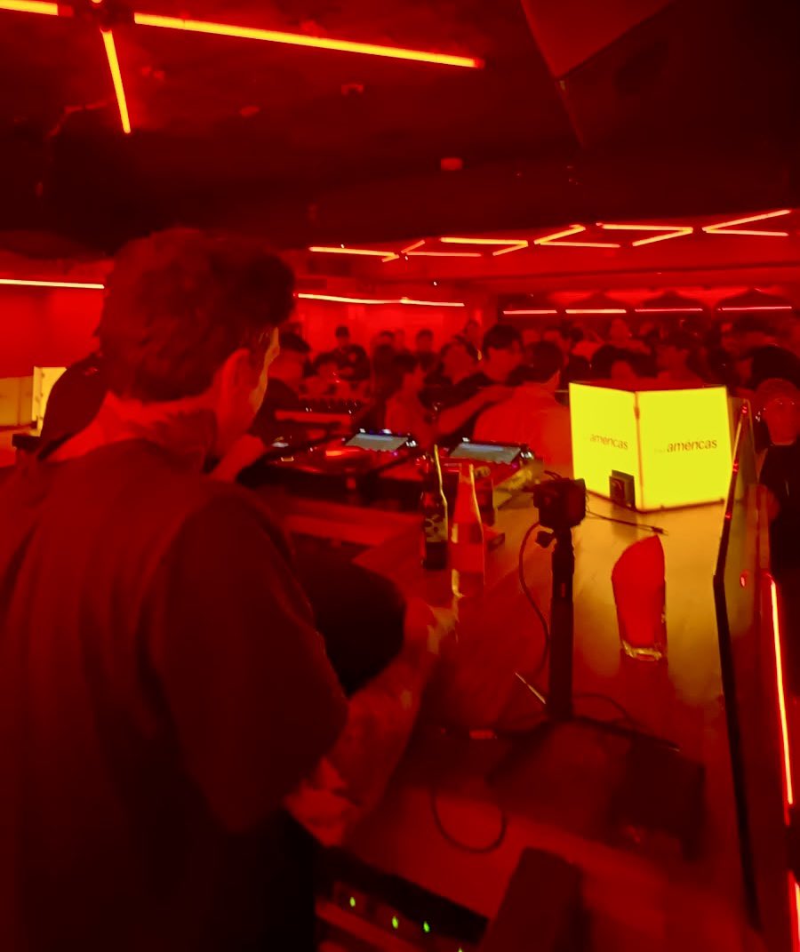 djSanPler's tweet photo. hey hey muy buenos monentos en el cuartel  San-Pler  dj set en Bar americas GDL  hola amig@s aqui les dejo unas fotos de esa maravillosa noche!  La musica nos une! https://t.co/a3ciaUruhW