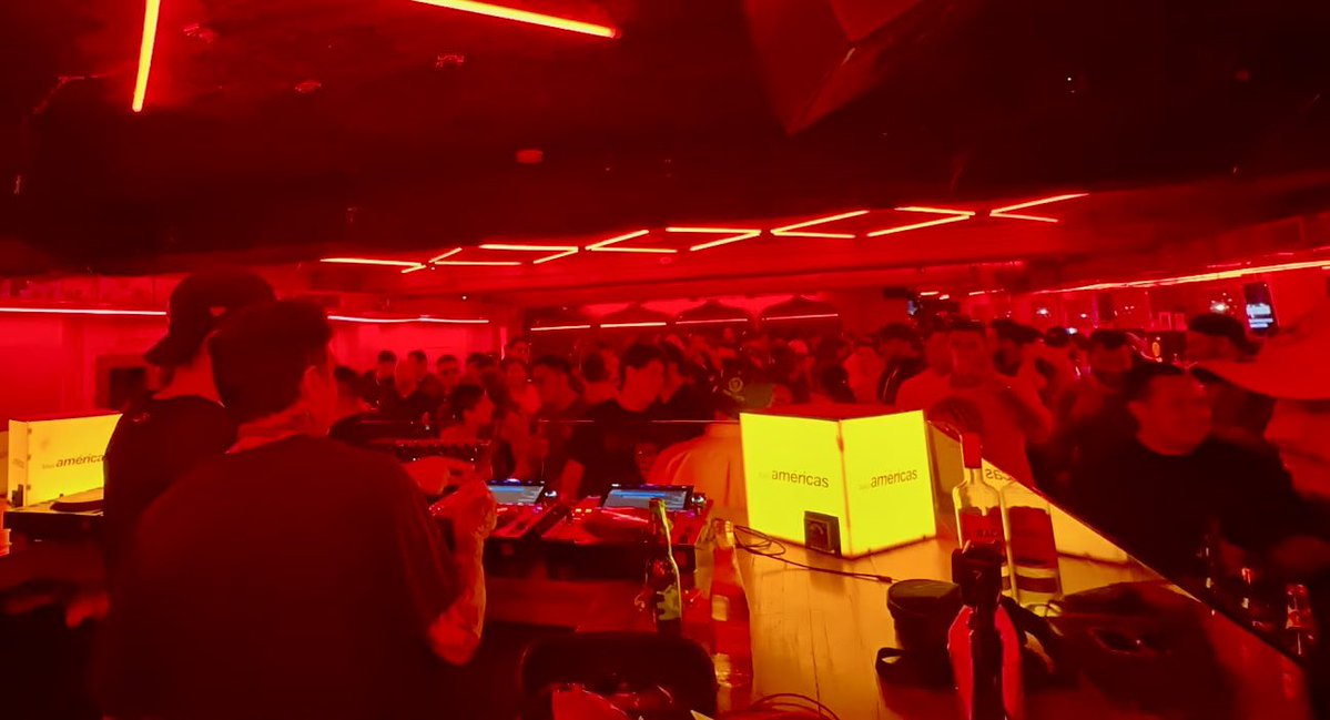 djSanPler's tweet photo. hey hey muy buenos monentos en el cuartel  San-Pler  dj set en Bar americas GDL  hola amig@s aqui les dejo unas fotos de esa maravillosa noche!  La musica nos une! https://t.co/a3ciaUruhW