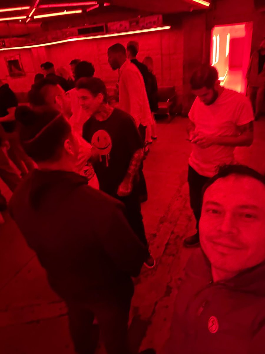 djSanPler's tweet photo. hey hey muy buenos monentos en el cuartel  San-Pler  dj set en Bar americas GDL  hola amig@s aqui les dejo unas fotos de esa maravillosa noche!  La musica nos une! https://t.co/AHZZ3uZMSK