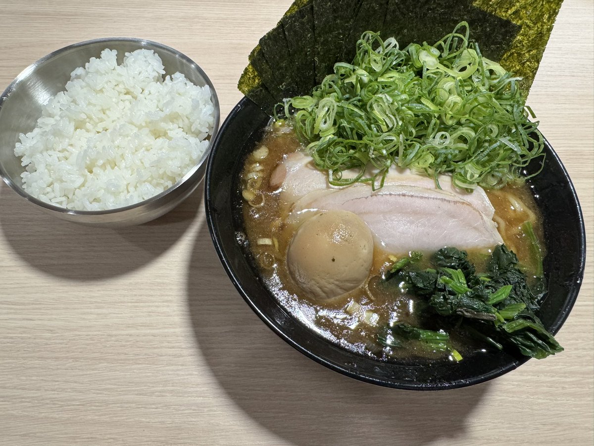 toppo_gts's tweet photo. 最近出来たラメーンと久々の洗車。 https://t.co/d0hgOc9Gr2