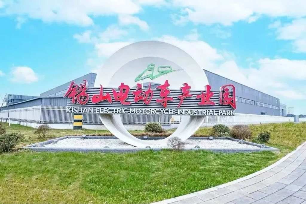 WuxiDailyICC's tweet photo. Wuxi Electric Vehicle Industry Association was officially founded in Xishan District, with nearly 100 local vehicle, component and foreign trade enterprises in attendance to build a standardized industrial platform.

#WuxiEV #WuxiIndustry #ElectricVehicle #NewEnergy #WuxiXishan https://t.co/f6YDy5nQEs