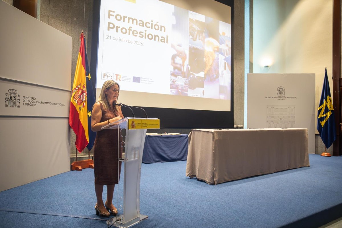 ConfebusSocial's tweet photo. 🎓🚌 CONFEBUS se incorpora al nuevo Hub de Formación Profesional del Transporte por Carretera, impulsado por el Ministerio de Educación, para impulsar el talento y afrontar los retos del Sector. Más información 👇 https://t.co/hX1IxxERYB
#CONFEBUS #FP #Autobús #Formación https://t.co/lNwFmSWUWn