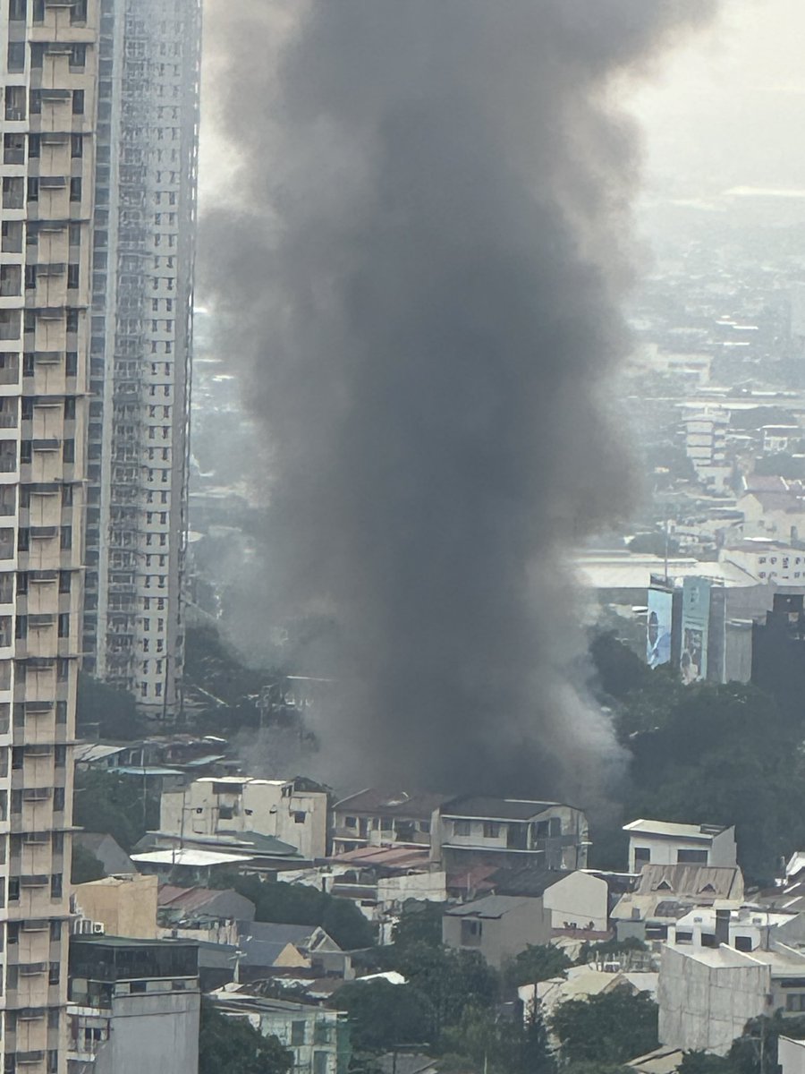 ryancanlas's tweet photo. ATM. Fire at Kapitolyo, Pasig. https://t.co/9SIaIy4jnk