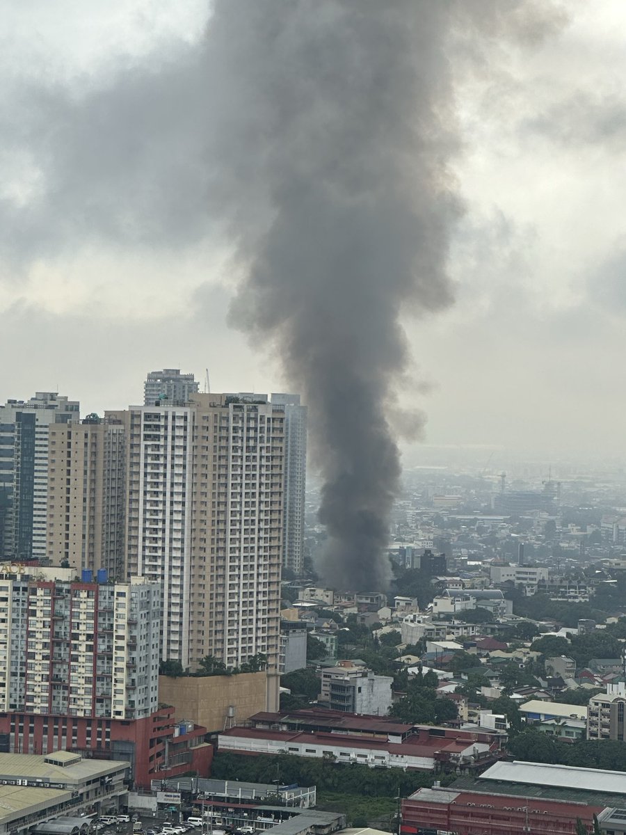 ryancanlas's tweet photo. ATM. Fire at Kapitolyo, Pasig. https://t.co/9SIaIy4jnk