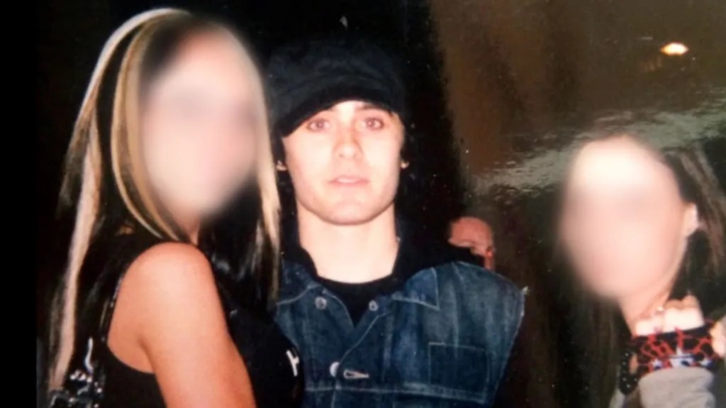 MarioNawfal's tweet photo. 🇺🇸 4 women say Jared Leto sexually abused them when they were teenagers.

They describe encounters between 2002 and 2016, when Leto was in his 30s and 40s. 

One says he assaulted her in a motel bathroom at 17; another says she had underage sex with him at 17.

The third says he threatened her in a hotel room and the fourth that he made explicit calls to her at 16.

Leto hasn't responded. He denied similar claims last year.

Source: BBC / Writer: Julie