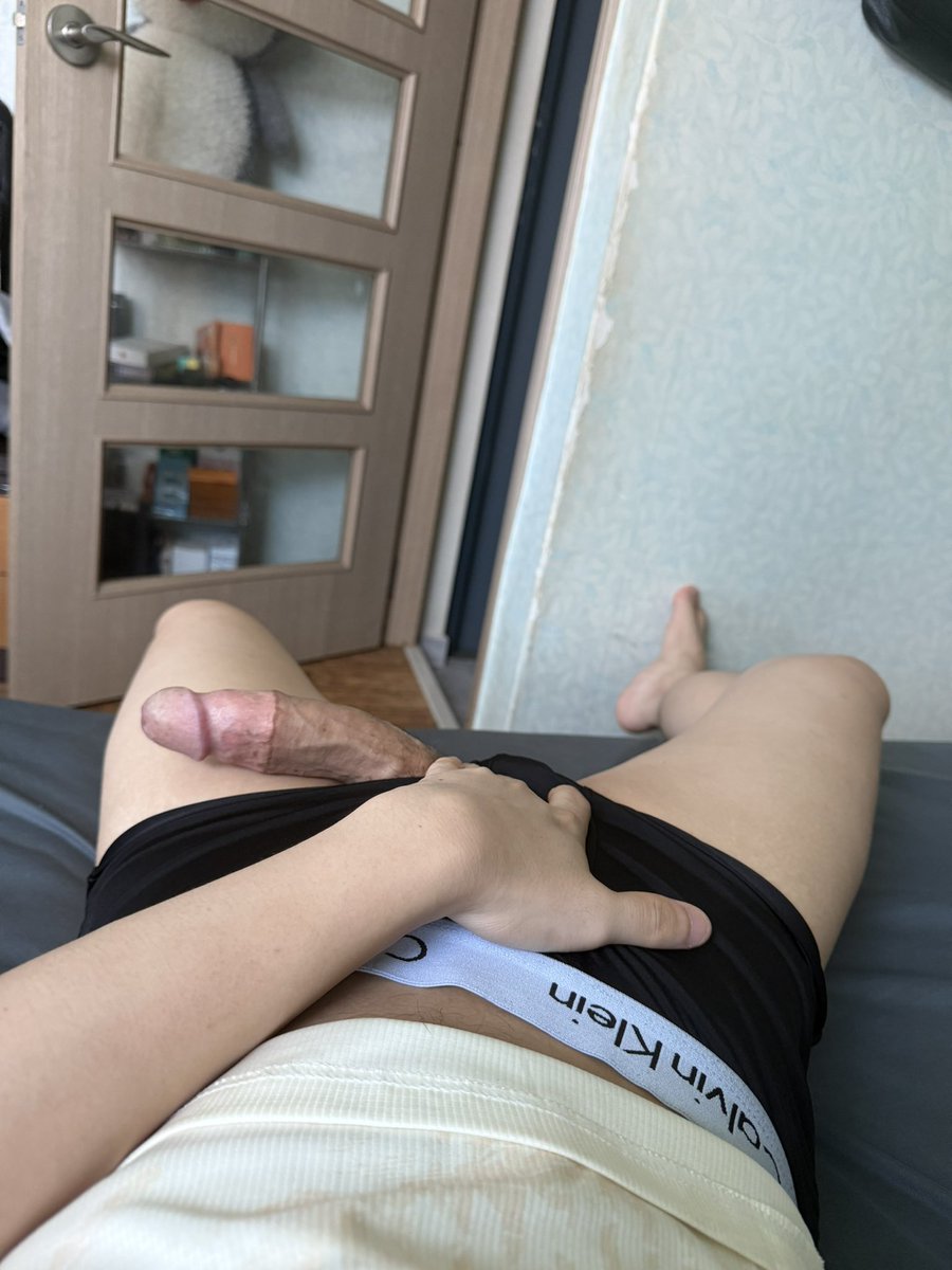 2KBoyYoung's tweet photo. Suck me https://t.co/JGueBaHFVz
