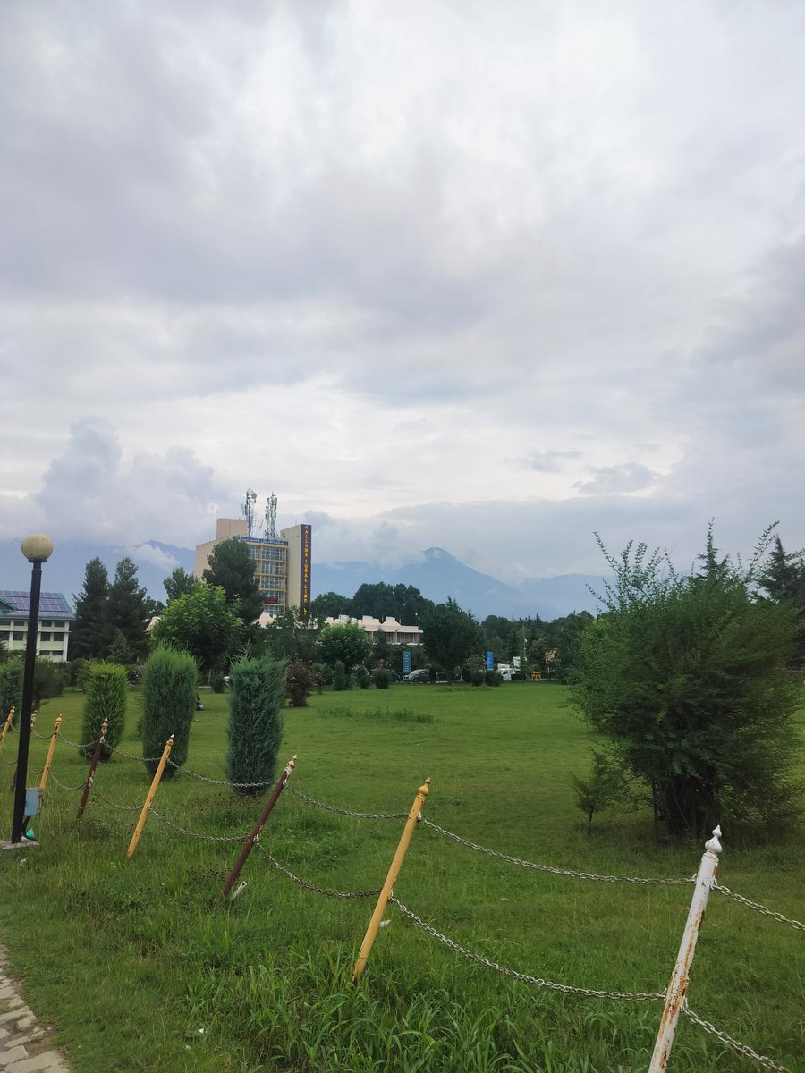 TabasumYaseen_'s tweet photo. A campus that inspires every step.
#KashmirUniversity #Kashmir #CampusLife #StudentLife https://t.co/hKfn4p0C3f