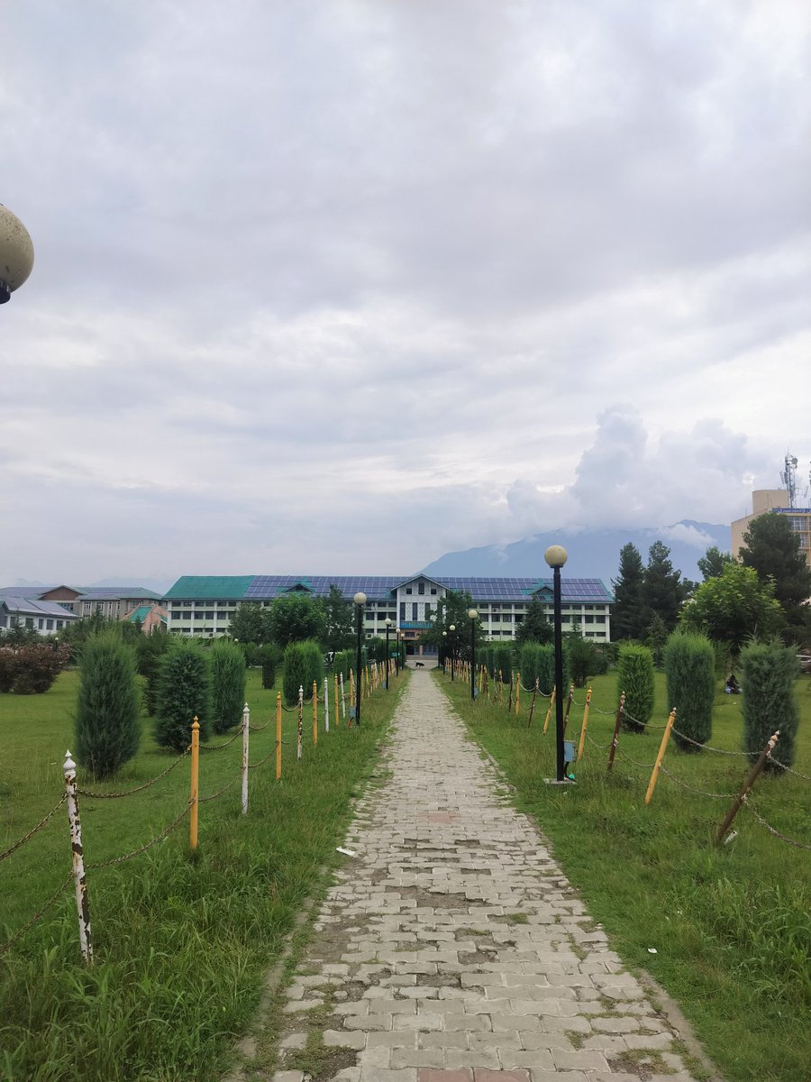 TabasumYaseen_'s tweet photo. A campus that inspires every step.
#KashmirUniversity #Kashmir #CampusLife #StudentLife https://t.co/hKfn4p0C3f