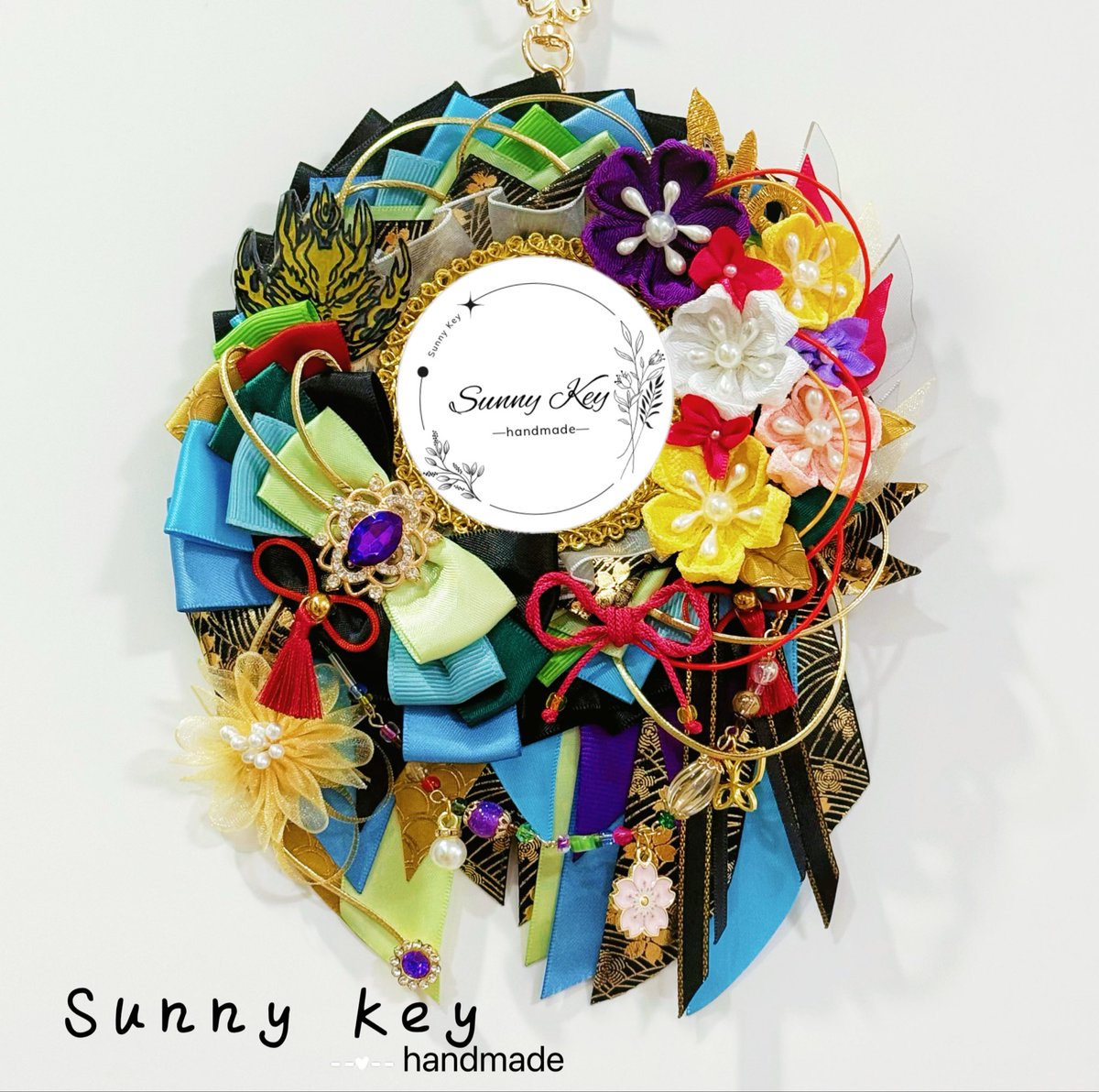 SunnyKey77's tweet photo. *॰ॱ୨୧┈┈┈┈┈┈┈┈┈┈┈┈୨୧ॱ॰*

刀剣乱舞　フルオーダー痛ロゼットです

竜🐉を取り入れ
お花もたっぷりと盛り込みました✨💐🌸

ご依頼ありがとうございました(❀ᴗ͈ˬᴗ͈)"

*॰ॱ୨୧┈┈┈┈┈┈┈┈┈┈┈┈୨୧ॱ॰*

#SunnyKey
#SunnyKey痛ロゼット
#ロゼットオーダー https://t.co/f2b6S7FvYi