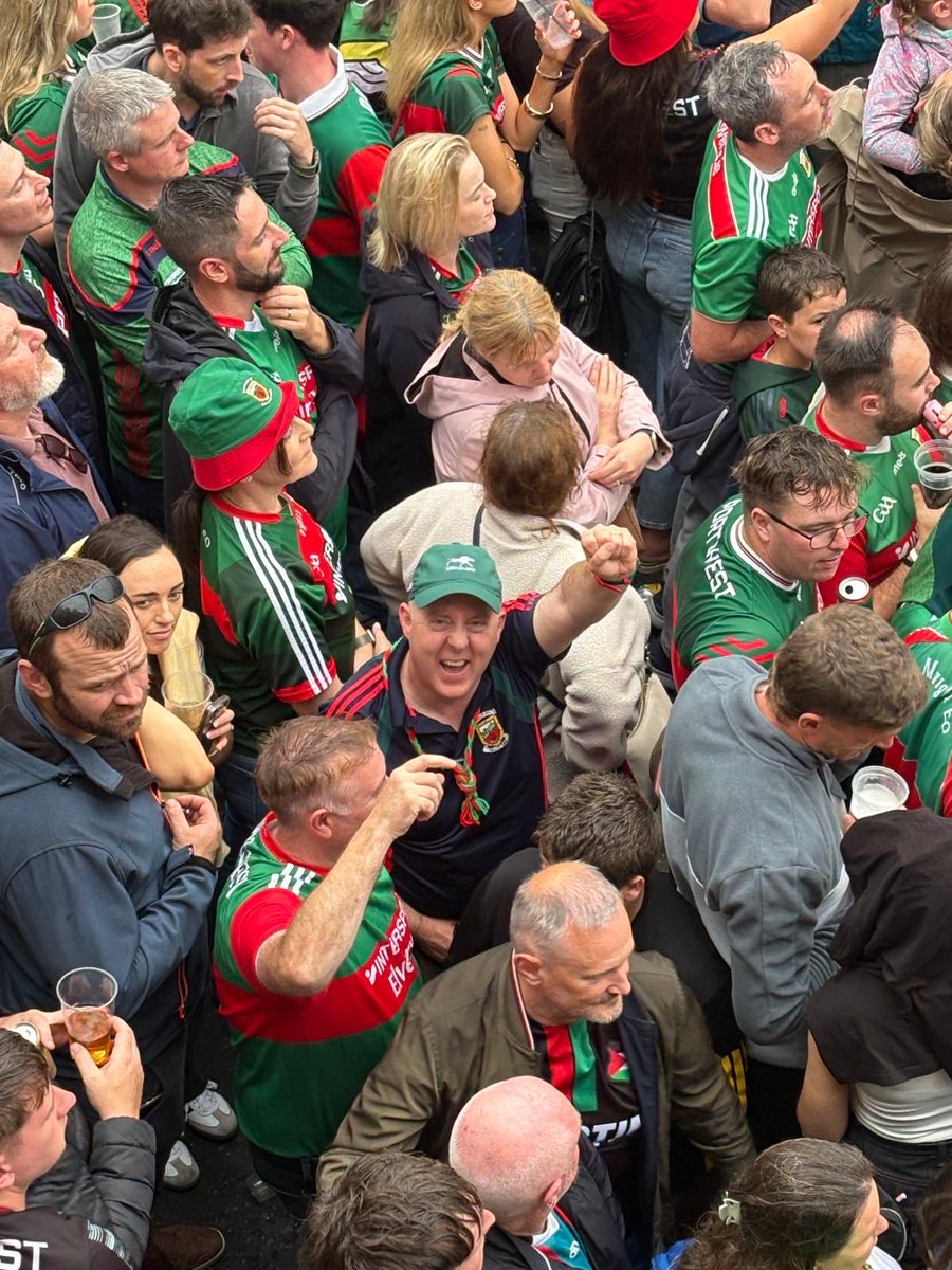 JosephBurkeIRE's tweet photo. A night of nights in my hometown of Ballyhaunis where thousands thronged the street to welcome home Mayo captain Jack Coyne along with Keith, Andy &amp; all the players &amp; management who have brought so much unbridled joy to their people

Sport, the @officialgaa &amp; Mayo
Simply The Best https://t.co/5S53Gv4lrO