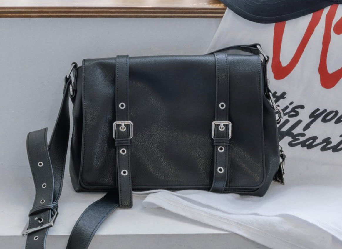 briwoonfan's tweet photo. sungjin - cup and coaster
youngk - ceramic bowl
wonpil - shoulder bag
dowoon - 🔜 

hooray for usable and sustainable merch talaga hahaha https://t.co/YQovCbsWTl