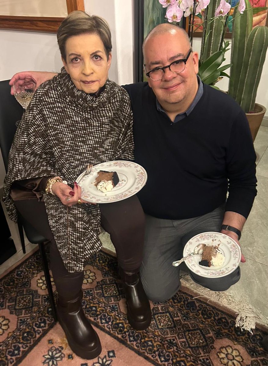 TereValeMX's tweet photo. Y aquí con mi super Bebe! El gran Nico mi orgullo y premio en la vida. https://t.co/H2FKPdsOeD