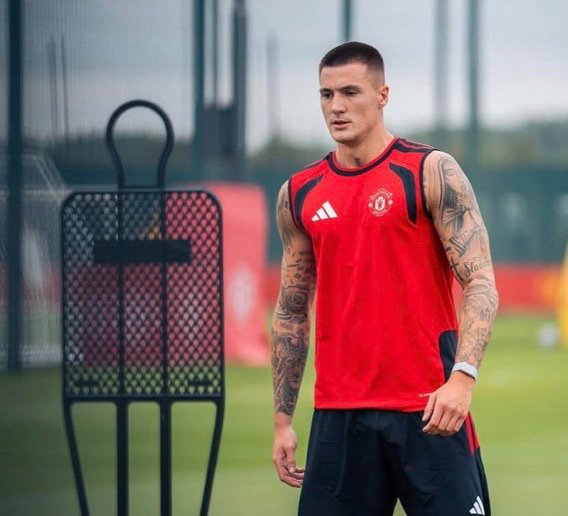 LegionUnitedHQ's tweet photo. 🚨 Benjamin Šeško is expected to return to full training with the squad soon. If everything goes to plan, he’s likely to be included in Manchester United’s squad for the clash against PSG.  

[MEN, @SimplyUtd ]
#mufc https://t.co/rbaGO8PrVU