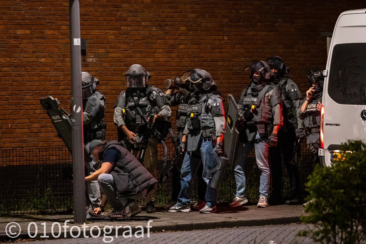 Arrestaties bij invallen in Rotterdam en Eindhoven in terreuronderzoek