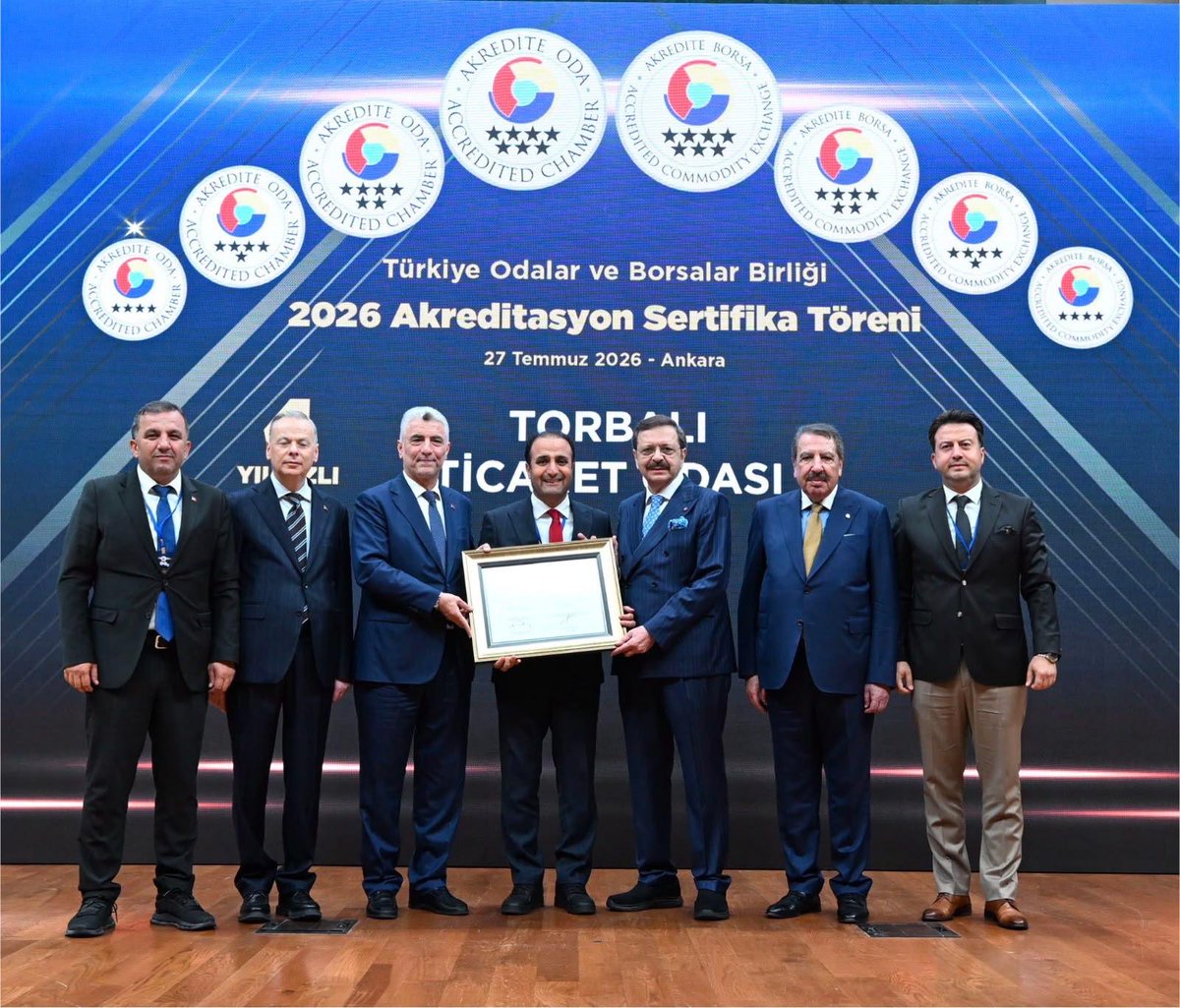 vahapolgun's tweet photo. Yeni dönem akreditasyon belgemizi  teyit ettik. Belgemizi, Ticaret Bakanımız Sayın Ömer Bolat ile TOBB Başkanımız Sayın M. Rifat Hisarcıklıoğlu’nun elinden aldık. Camiamıza hayırlı olsun. https://t.co/fQpPmdnVZY