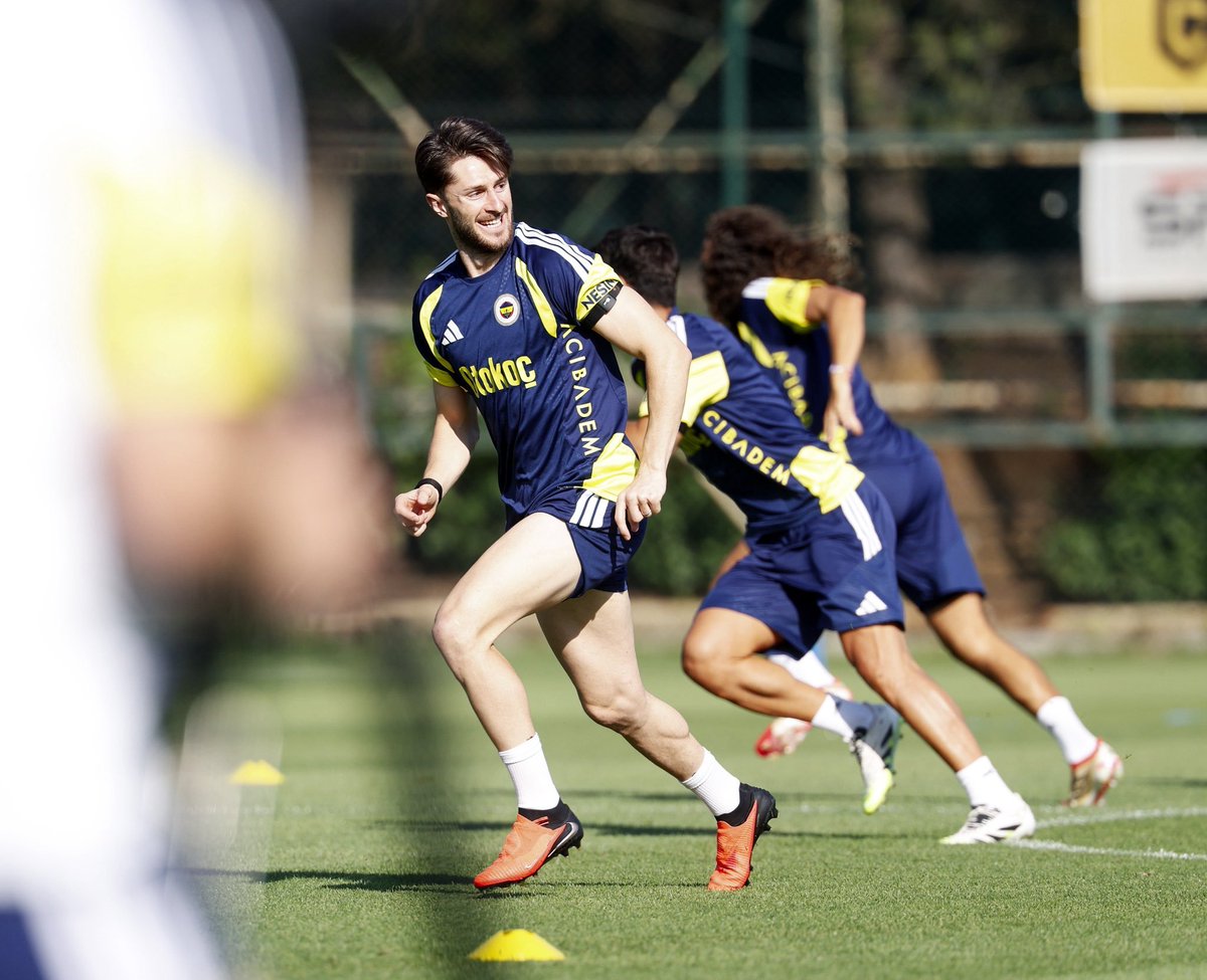 Jamaisback's tweet photo. AYILLL AYILLL #FenerinMaçıVar https://t.co/TwuUiN1Vwu