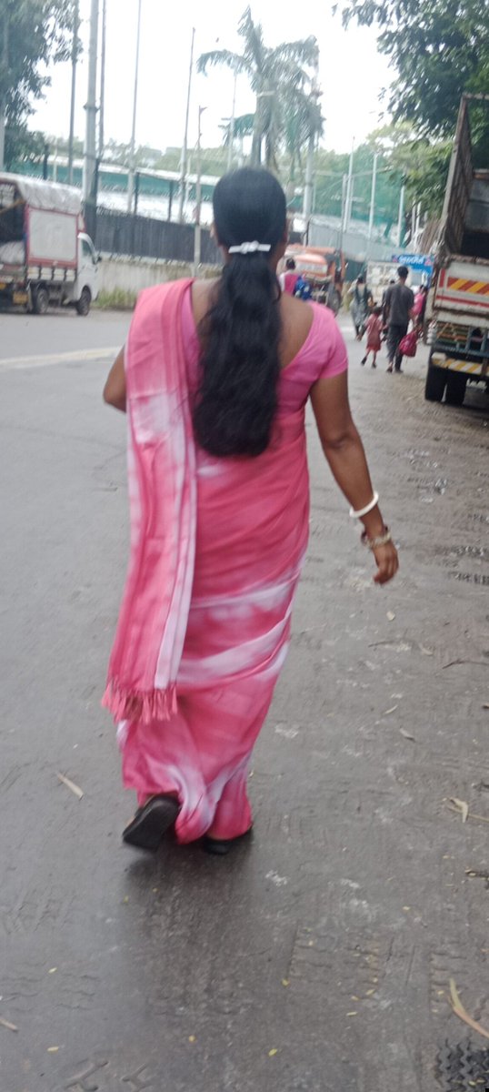 Kumar10270's tweet photo. Indian Bihari bhabhi hai land ko Chus Chus ke Pani chhua deta hai https://t.co/f9nSxCS7vQ