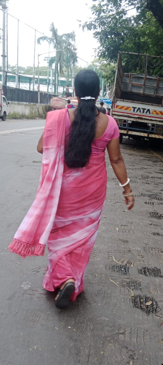 Kumar10270's tweet photo. Indian Bihari bhabhi hai land ko Chus Chus ke Pani chhua deta hai https://t.co/f9nSxCS7vQ