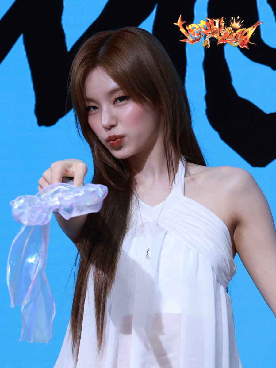 leoitzyhere0813's tweet photo. 260725 KM Taipei Fansign台北簽售

建設一下黃禮志瓦ver 
給咪訂製了艾沃莉的魔法棒🪄

VALORANT YEJI🖤💋 
I give her Evori Dreamwings Wand🪄

#itzy #있지 #YEJI #예지 #黃禮志 #黄礼志 https://t.co/OS1LEFmHBP