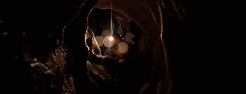 vivalarevolz's tweet photo. the descent (2005) dir. neil marshall https://t.co/d0kndsNLN8