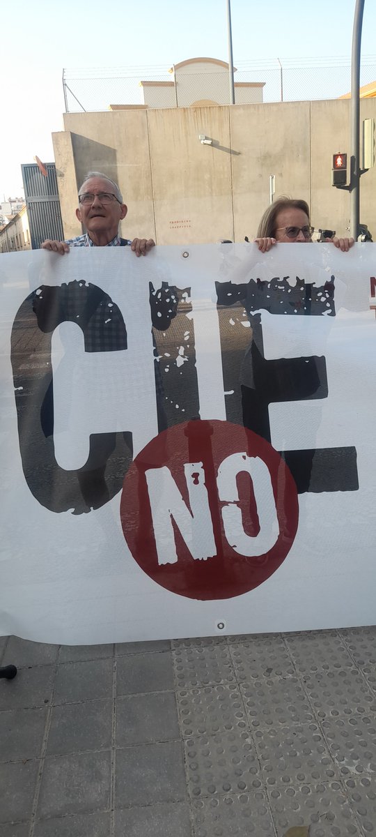 CIEsNO's tweet photo. ‼️Un mes més ens hem concentrat a València enfront del #CIE demandant el seu tancament

🔥Ahir vam denunciar les polítiques de #PrioridadNacional, que són #Racisme Institucional

Cap persona és il·legal, ni irregular, l'irregular és un sistema fundat en discriminació!! #CIEsNO https://t.co/yB6y2D31sg
