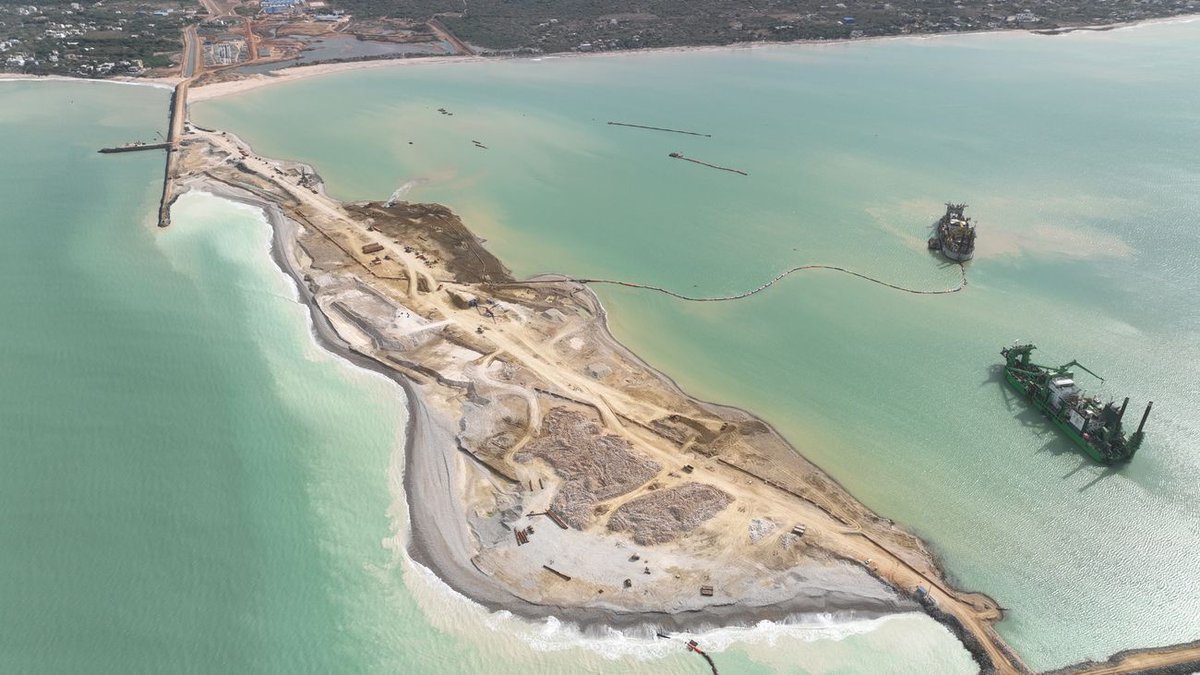 WorldCargoNews's tweet photo. 🎉 DP World has completed major #dredging works at the Port of #Ndayane in #Senegal, reaching a key construction milestone 13 months ahead of schedule: https://t.co/2LmF0XCM5m
@DP_World
#Ports #WestAfrica #Logistics #WorldCargoNews https://t.co/i5hvNxjGMQ