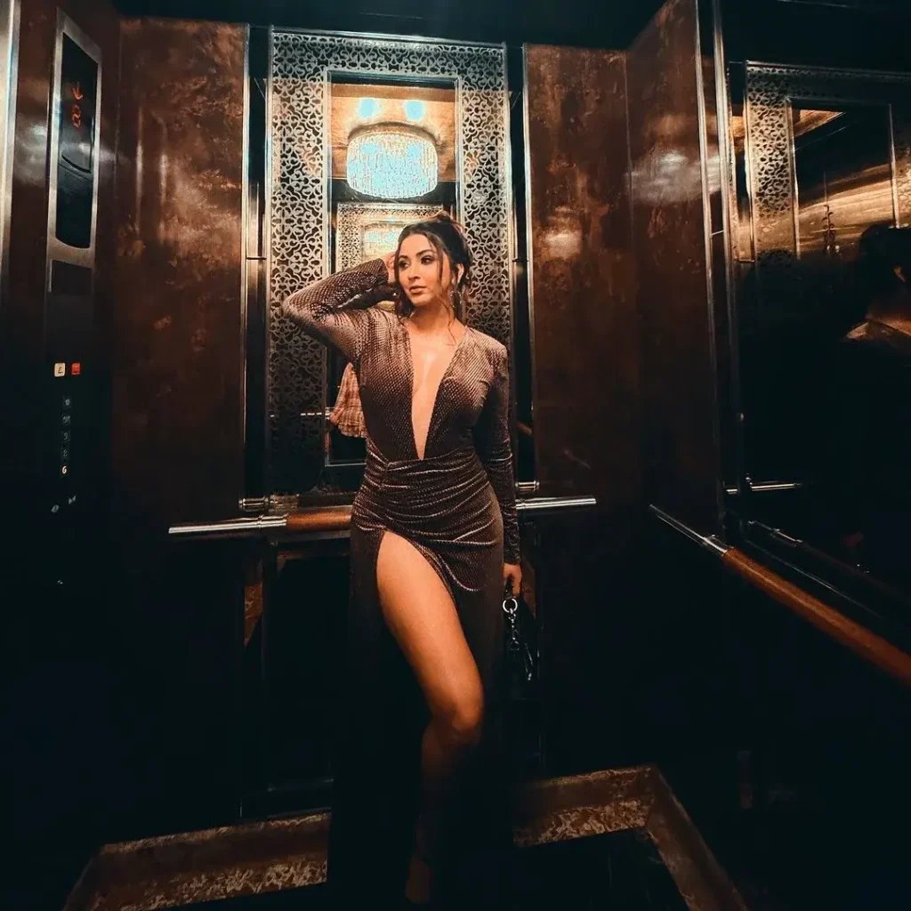 Heroineonly's tweet photo. Eshaanya Mmaheshwari looks drop-dead gorgeous, flaunting her curves in a daring outfit💫✨ https://t.co/8J90nkLcn9