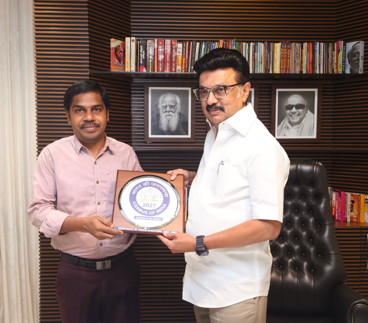 mkstalin's tweet photo. #Census2027-இல் பங்கெடுத்து விவரங்களை வழங்கினேன். நீங்களும் மக்கள் தொகைக் கணக்கெடுப்பிற்கு முழு ஒத்துழைப்பு வழங்கிடுமாறு கேட்டுக் கொள்கிறேன். https://t.co/aXv5YHpGPs