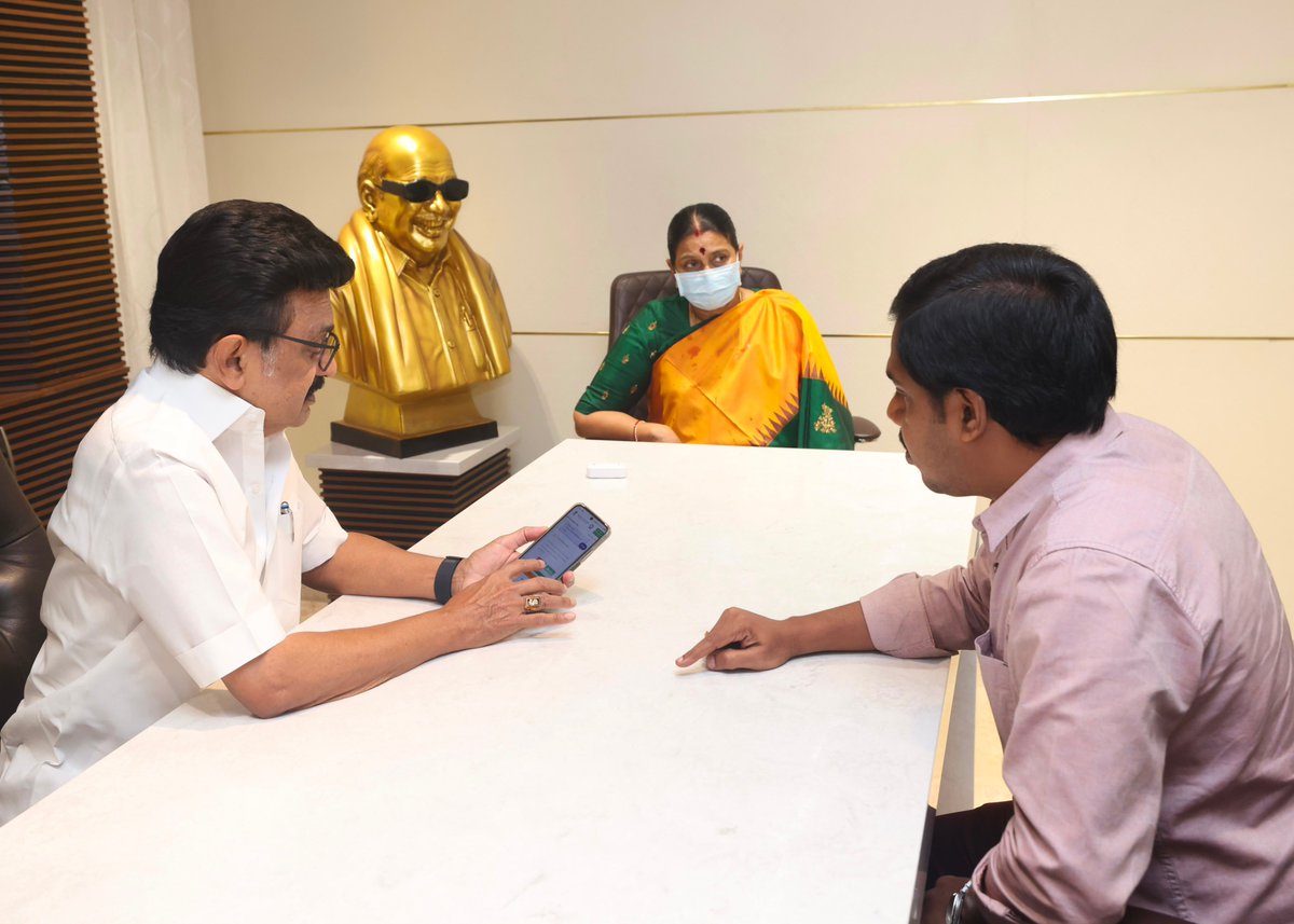 mkstalin's tweet photo. #Census2027-இல் பங்கெடுத்து விவரங்களை வழங்கினேன். நீங்களும் மக்கள் தொகைக் கணக்கெடுப்பிற்கு முழு ஒத்துழைப்பு வழங்கிடுமாறு கேட்டுக் கொள்கிறேன். https://t.co/aXv5YHpGPs