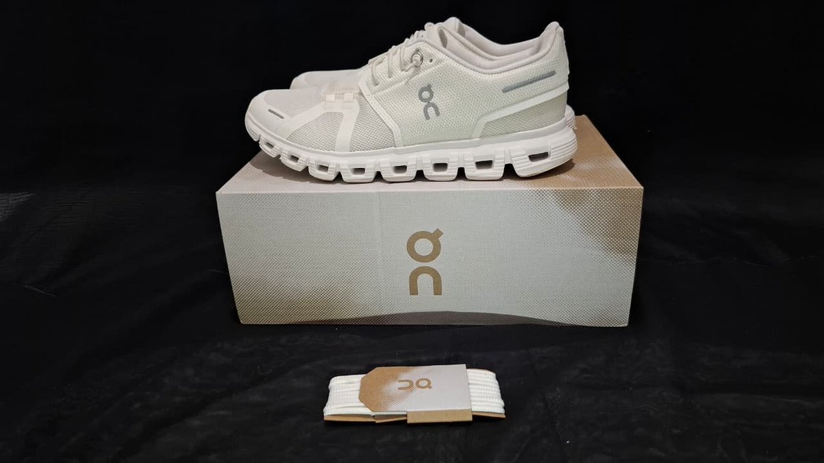 154centimeters's tweet photo. WTS Sepatu On Cloud 6 White untuk wanita. Ukuran 38.5
Original. Full dengan kardus
Baru dipakai 2x, dijual karena kekecilan
Harga marketplace > 2jt, dijual 1.8 nego https://t.co/KsyX2UZ3oN