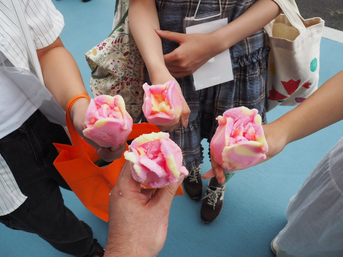 nishibi8's tweet photo. 五月の作品搬入から始まった総文祭。長かったようであっという間でした。
各県の代表作品に刺激を受けたり、制作や受験の悩みを共有したり、きりたんぽ食べたり、稲庭うどん食べたり、横手焼きそば、ババヘラアイスなどなど…
沢山刺激を受けて沢山食べて、沢山歩いて、沢山楽しみました！ https://t.co/nsLNlAxnwp