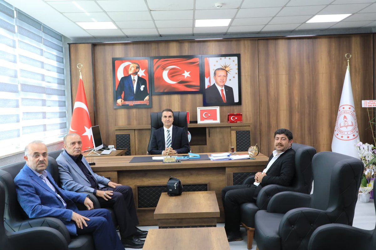 Bitlis_Mem's tweet photo. 📍 ZİYARETLER
🔹 Tatvan İlçe Millî Eğitim Müdürü Hüseyin Uludağ

İl Millî Eğitim Müdürümüz Tayfun Özyolcu'yu makamında ziyaret ederek hayırlı olsun dileklerini ilettiler.

Nazik ziyaretleri dolayısıyla kendilerine teşekkür ederiz.

#BitlisMem
#BitlisEğitimdeDaimaİleriye
#TürkiyeYüzyılıMaarifModeli

@tcmeb 
@Yusuf__Tekin @TayfunOzyolcu @tatvanmem13 @HuseyinUludg