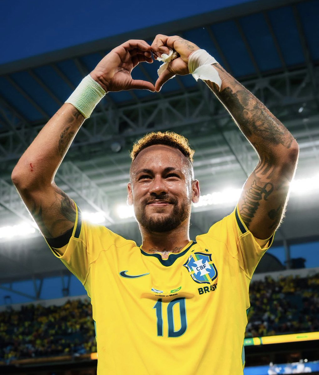 GingaBonitoHub's tweet photo. 🚨 NEYMAR JR:

“The 2030 World Cup? No, there won’t be anymore. My moment with the Seleção has passed. I made history there, I’m very happy, I lived a lot of things there. I bled there, I gave my life, I always fought for the yellow shirt but I don’t think I want it anymore.” 🇧🇷 https://t.co/4TIh474Iu6