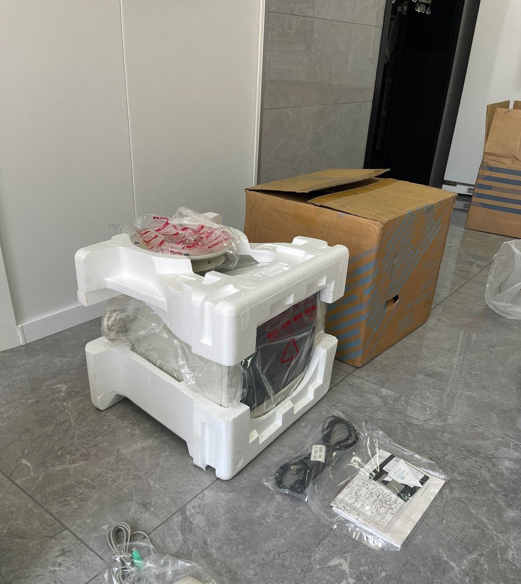 WiltonLaflbc9q's tweet photo. Just unboxed my long-awaited package! The new gadget looks way better in person, no shipping damage at all—total win! https://t.co/mztRq8umVw