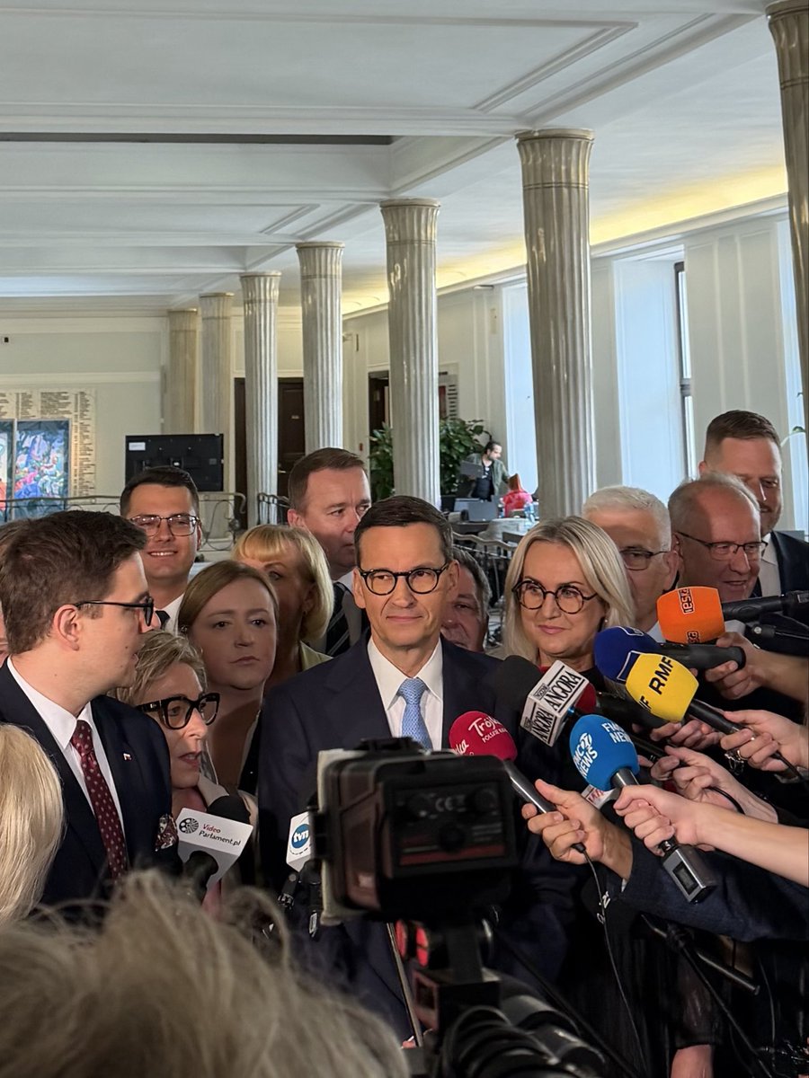 RadomirWit's tweet photo. 📍Mateusz Morawiecki zapowiedział stworzenie klubu parlamentarnego. https://t.co/FiDsb3h8hm