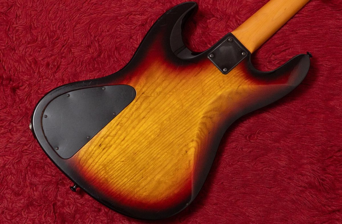 kaitorigeek's tweet photo. Pensa Suhr / Custom JB 

買取いたしました！

1993年製、Mas Hino氏によるカスタムJB。トップQuilted Maple×バックAshのボディにBartolini PUを搭載し、力強くシャープなNYサウンドが魅力の一本です。

↓LINEから簡単見積もり
https://t.co/8n3aOIOpVR https://t.co/ZirbPHTc0X