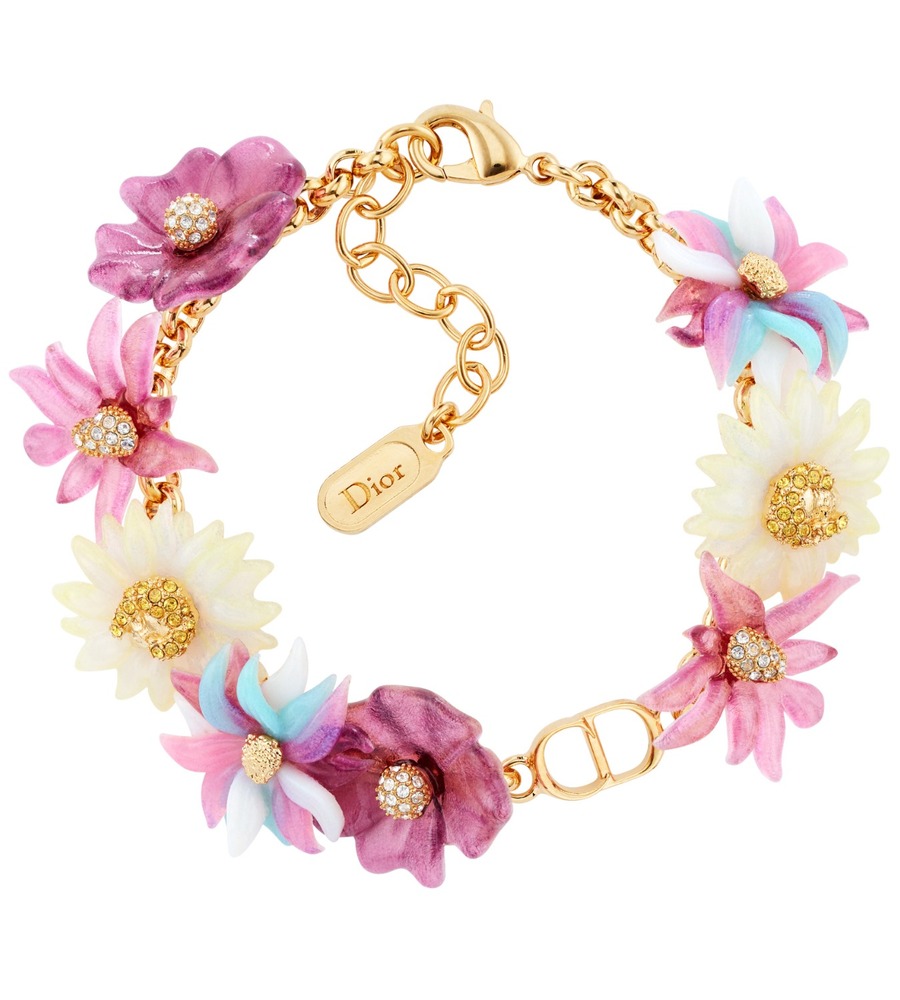 fashionpressnet's tweet photo. ディオールのアクセサリー“ピンクフラワー”咲き誇るブレスレット＆パイナップル型ピアス - https://t.co/XGILFMLbjr https://t.co/gZoIqsGNeb