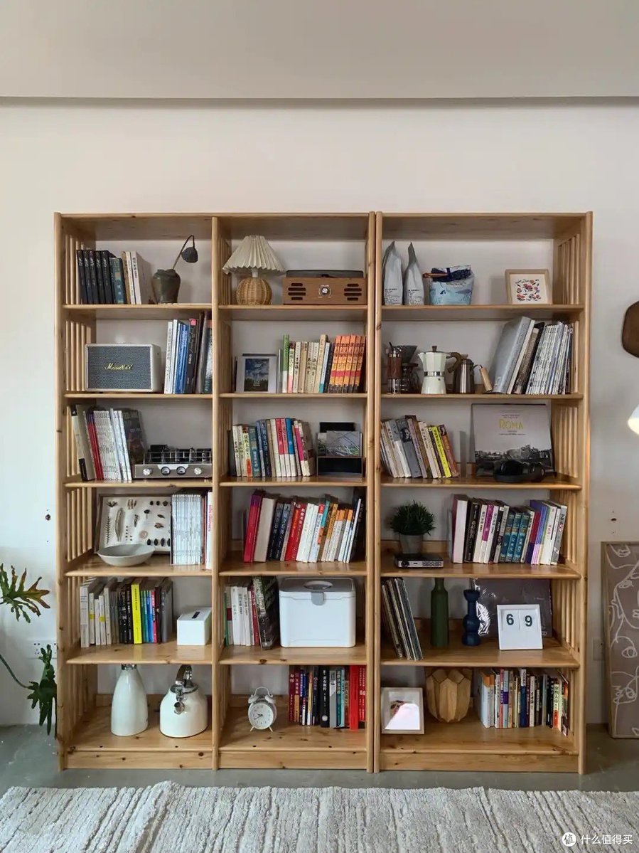 SvetlanaEdng's tweet photo. Turning unused old books into new shelf decor! Dust off, arrange, and give your pre-loved finds a fresh spot in your space. What’s one old item you’re reorganizing today https://t.co/O2SH79vDqx