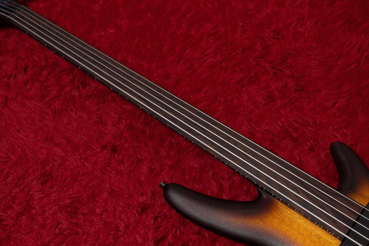 kaitorigeek's tweet photo. Ibanez / SRF705-BBF

買取いたしました！

アイバニーズSRシリーズのフレットレス5弦。長めに伸びた指板とBartolini PU、ピエゾの組み合わせにより立ち上がりの良い音から深みのあるウッディなサウンドまで幅広く表現できる一本です。

↓LINE見積もり
https://t.co/8n3aOIOXLp https://t.co/I7Py6slONk