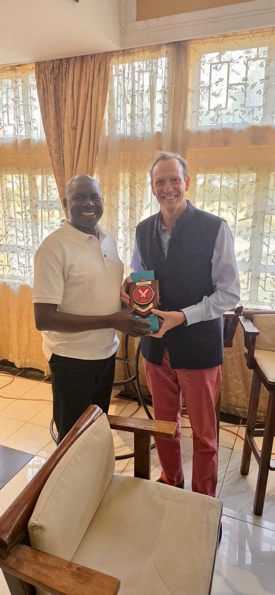 BATUKOfficial's tweet photo. 1/2
A sincere appreciation to Laikipia Airbase (LAB) Commander, Brigadier Hilary Kibet, & members of the LAB Officers' Mess for the warm welcome extended to #BATUK Officers' Mess at LAB. https://t.co/OKJovws8lH